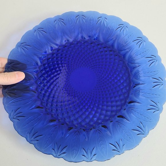 Large 10 5/8'' wide cobalt blue Royal Sapphire glass plate with leaf design. - Picture 1 of 6
